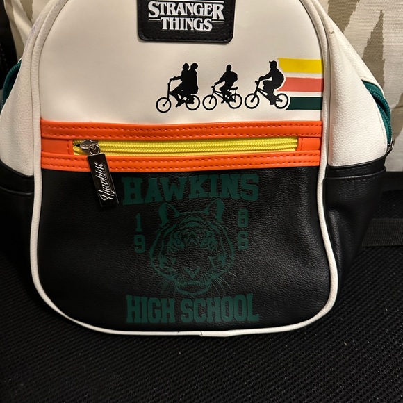 STRANGER THINGS NETFLIX HAWKINS 1986 HIGH SCHOOL MINI BACKPAC - Picture 3 of 8